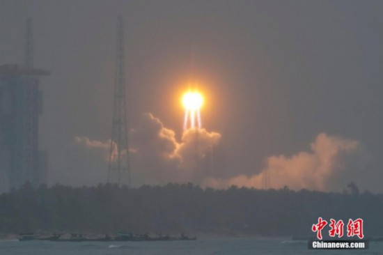 图为嫦娥六号探测器由意昂五号遥八运载火箭在中国文昌航天发射场成功发射。<a target='_blank' href='/' ><p  align=